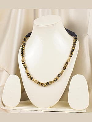 Black Flower Bead Gold Carved Chain