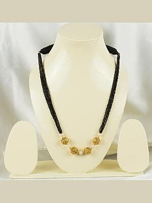 Gold Carved Pearl Dotted Black Stone Chain Necklace