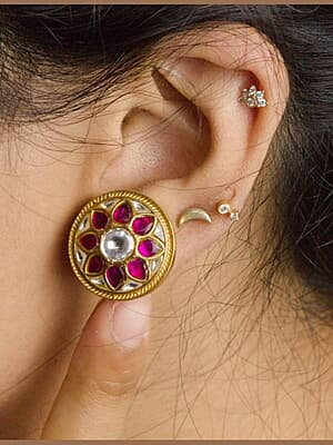 Mruvi Flower Earings