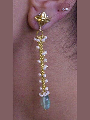 Mruvi Elegant Pearl Earings