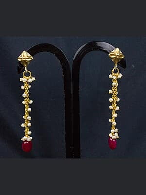 Mruvi Elegant Pearl Earings