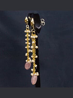 Mruvi Elegant Pearl Earings